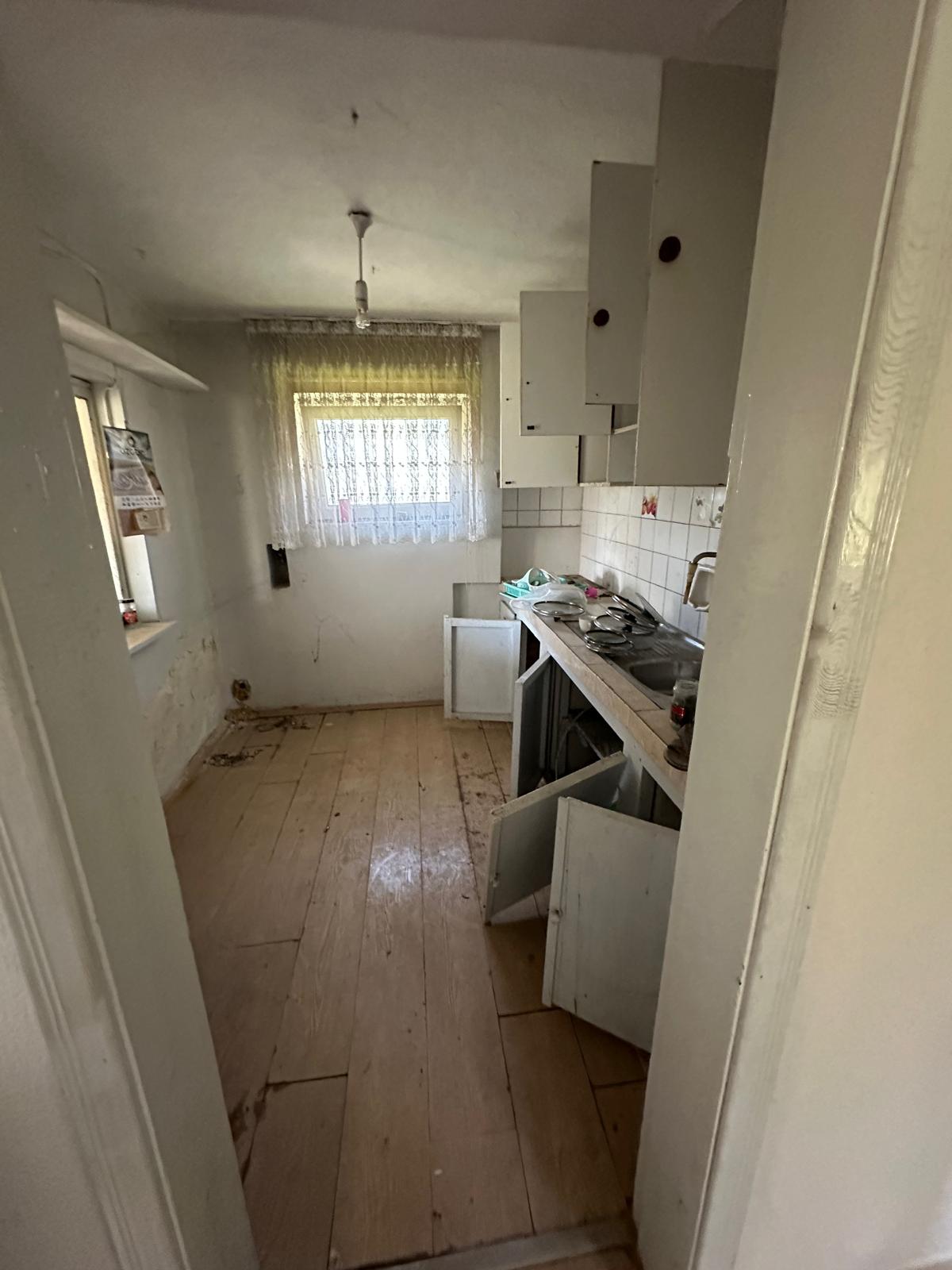 Söğütlü Yeniköy 1.276 m² İmarlı Arsa ve Müstakil Ev