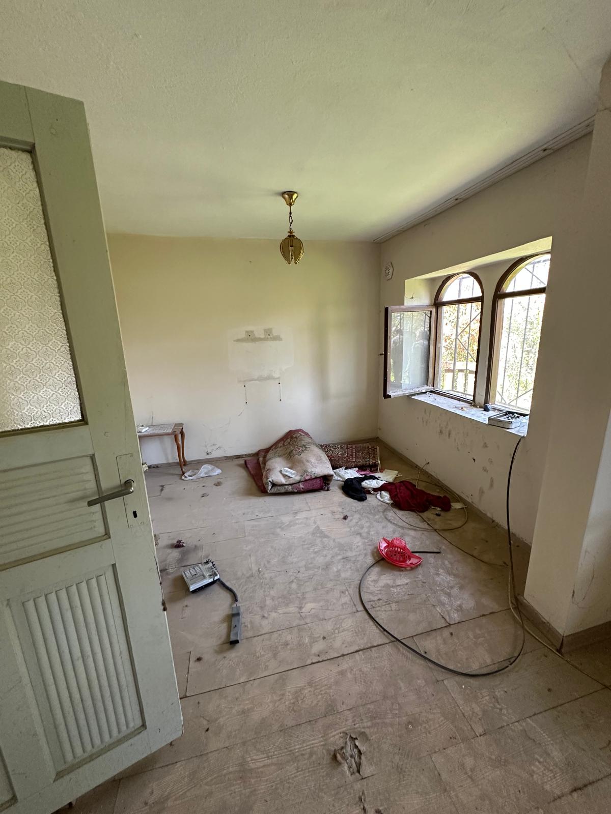 Söğütlü Yeniköy 1.276 m² İmarlı Arsa ve Müstakil Ev